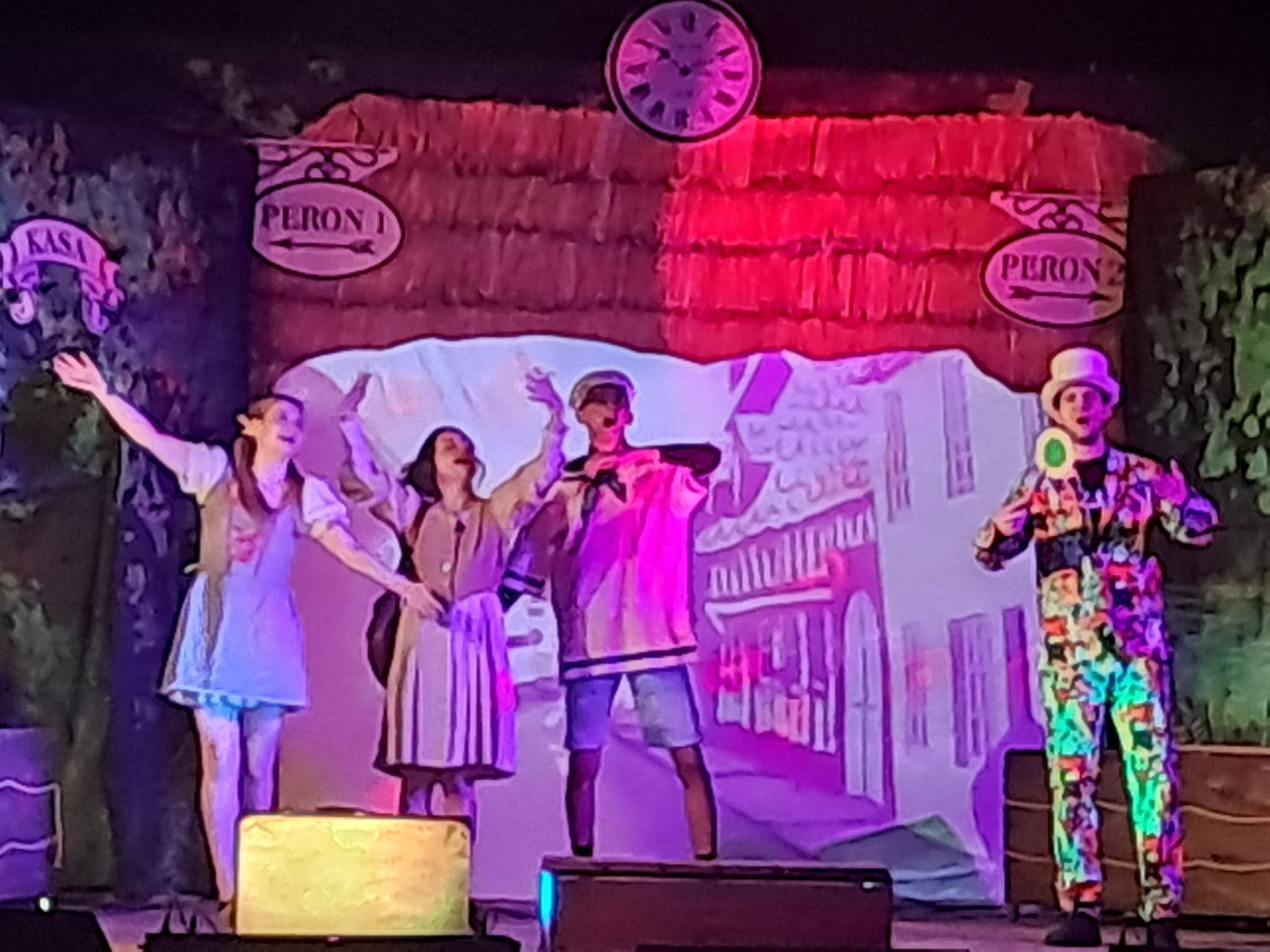 Wyjazd klas 1-3 na przedstawienie teatralne